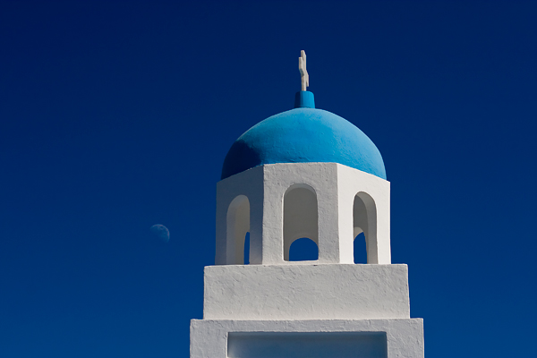 church-600 Yes, it's rather cliche but a travelogue of Greece wouldn't be complete without one!